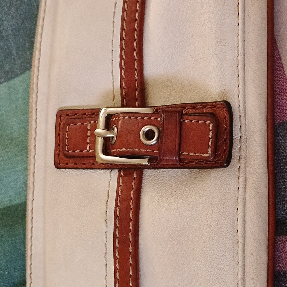 COACH White Saddle Leather Wristlet F40873 SWTSD Buckle Flap Clutch - Picture 5 of 9